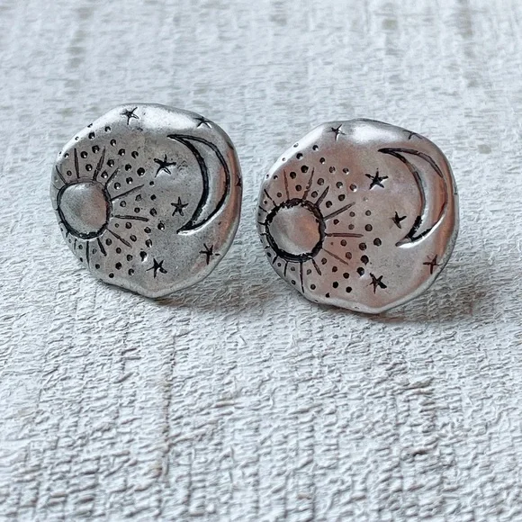 Free People moon + sun celestial silver stud earrings NWOT - Picture 2 of 3